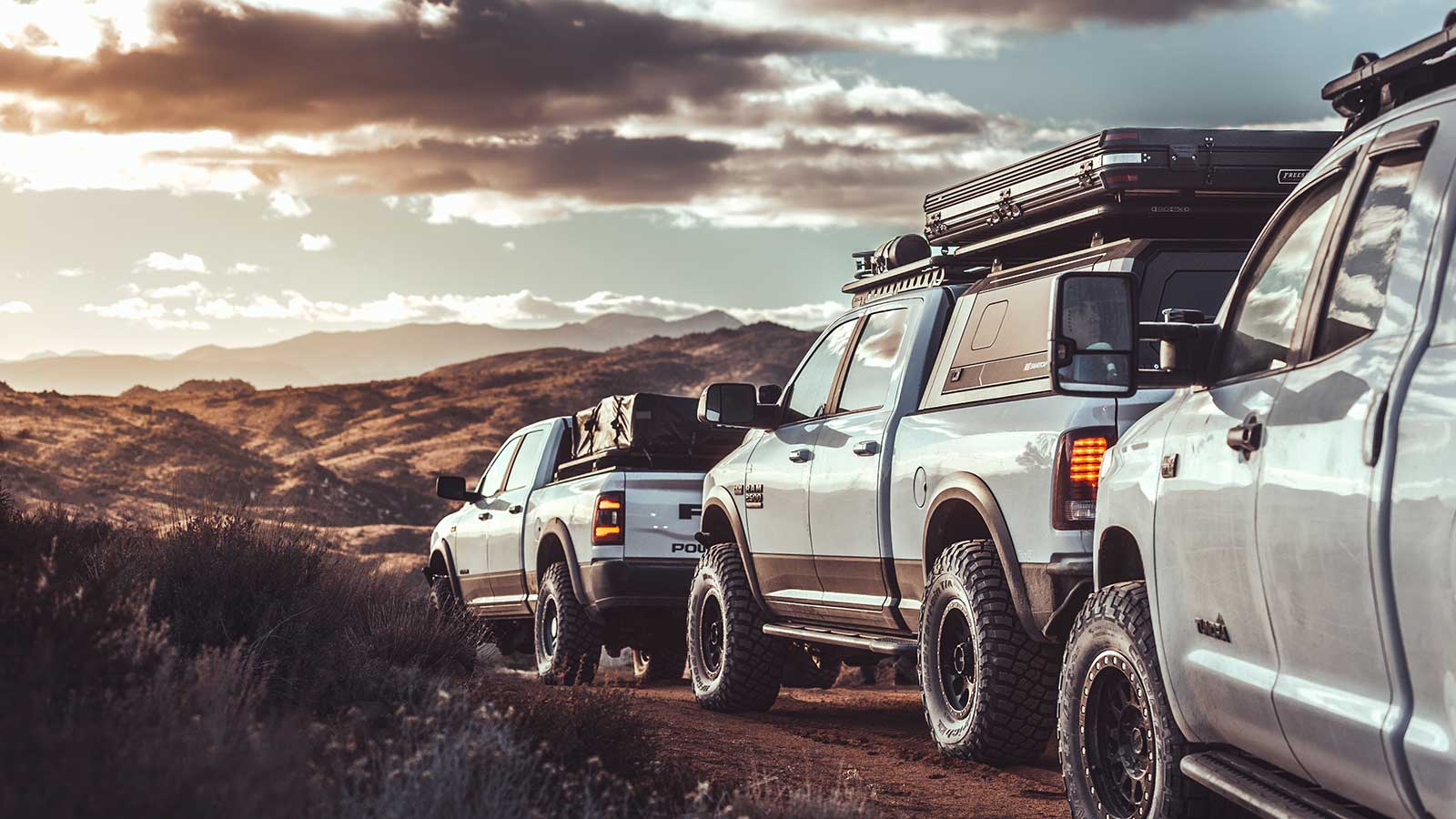 2025年の最高のオーバーランディング車両:冒険のためのトップトラック、SUV、バン