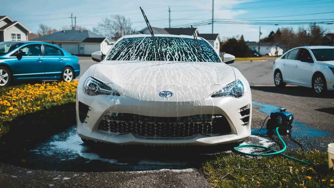 春の車のメンテナンス101：最高のパフォーマンスのためのトップヒント